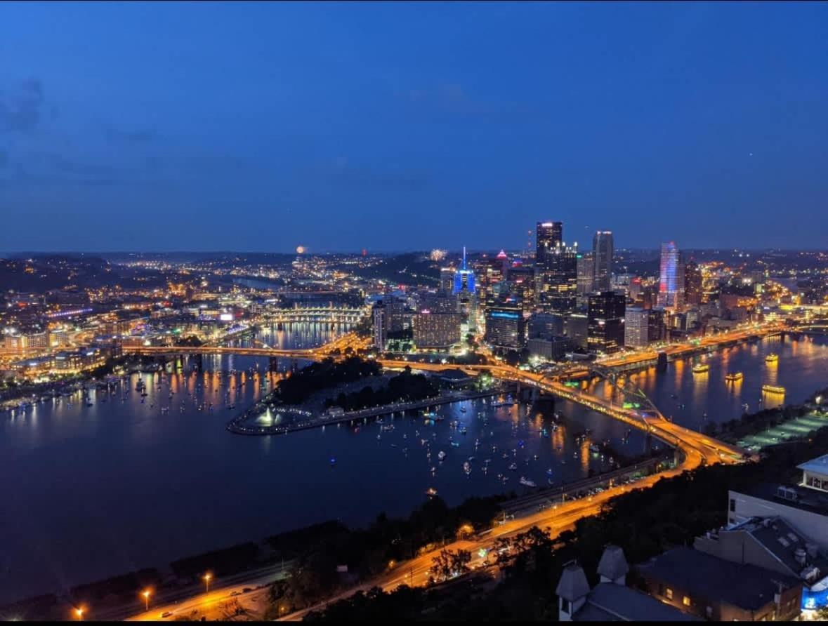 North Shore 3 Bdrm House With Fire Pit & Yard Holiday home Pittsburgh