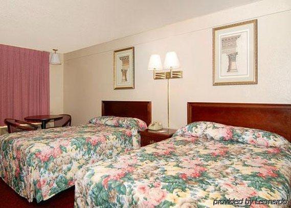 Lodge Econo I-79 *