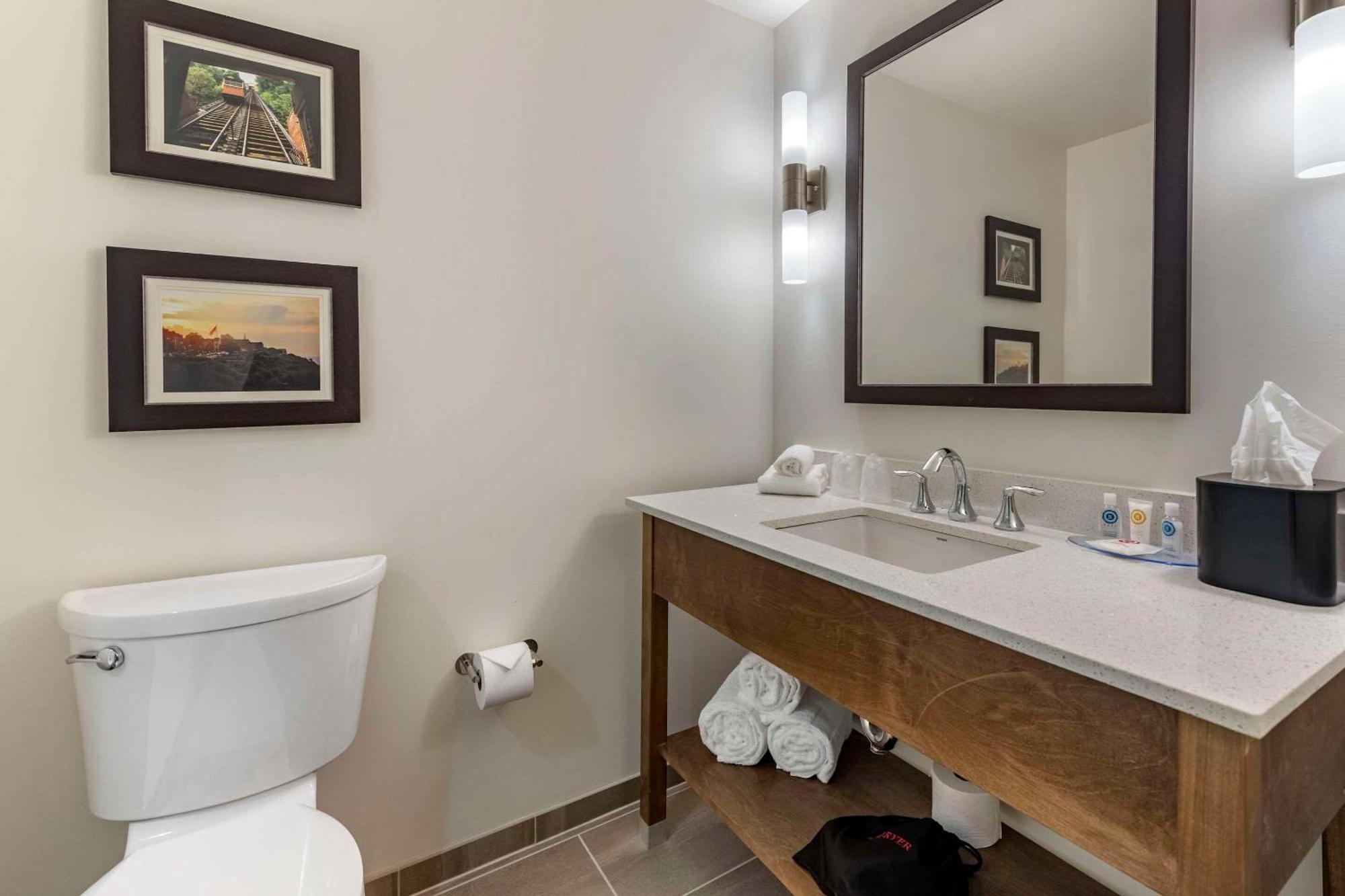 Hotel Comfort & Pittsburgh-northshore