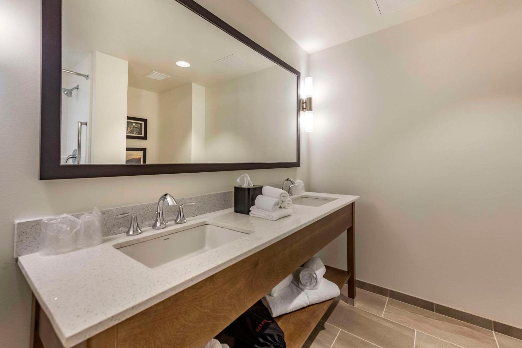 Comfort & Pittsburgh-northshore Hotel