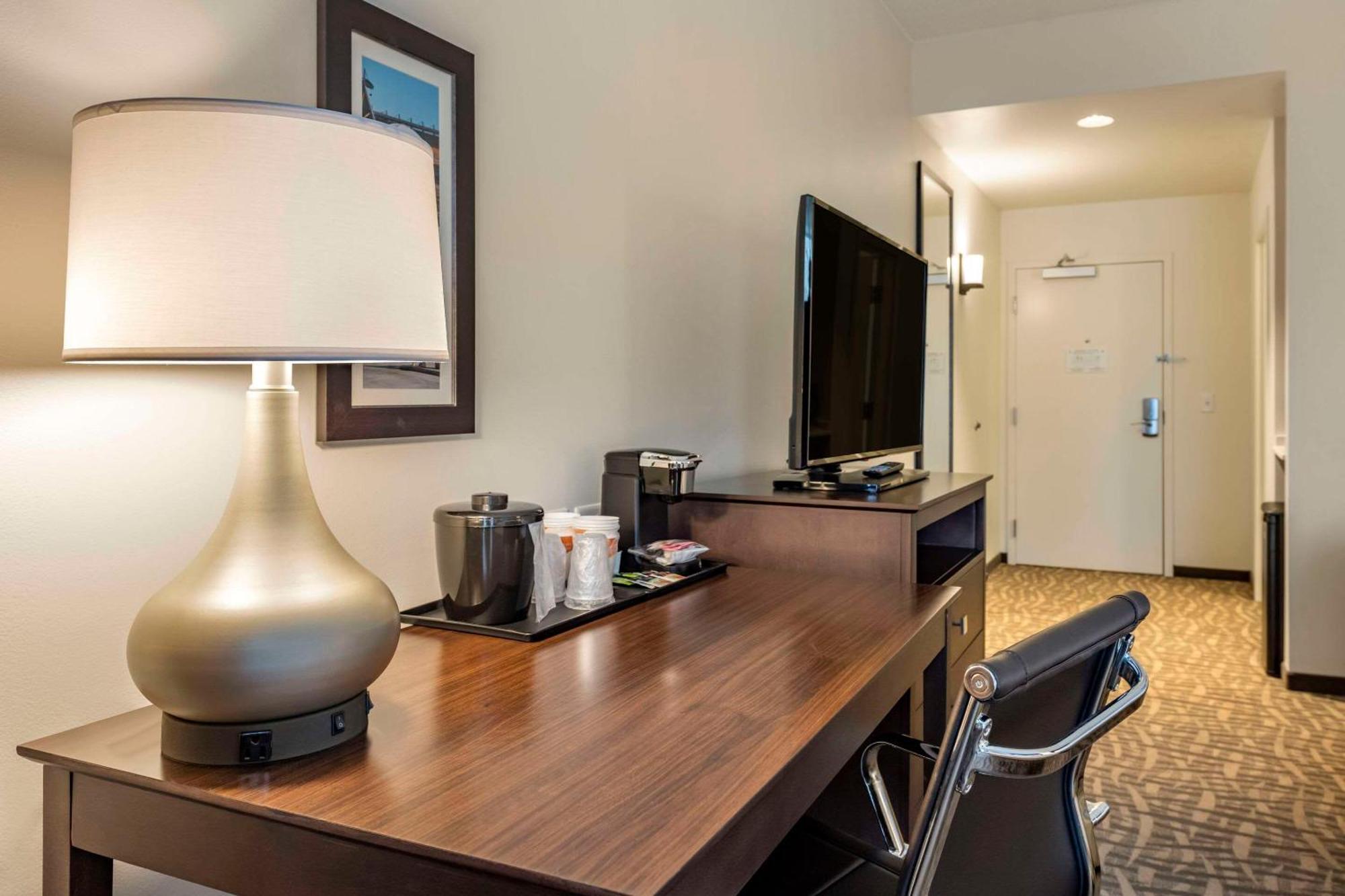 Comfort & Pittsburgh-northshore Hotel 3*