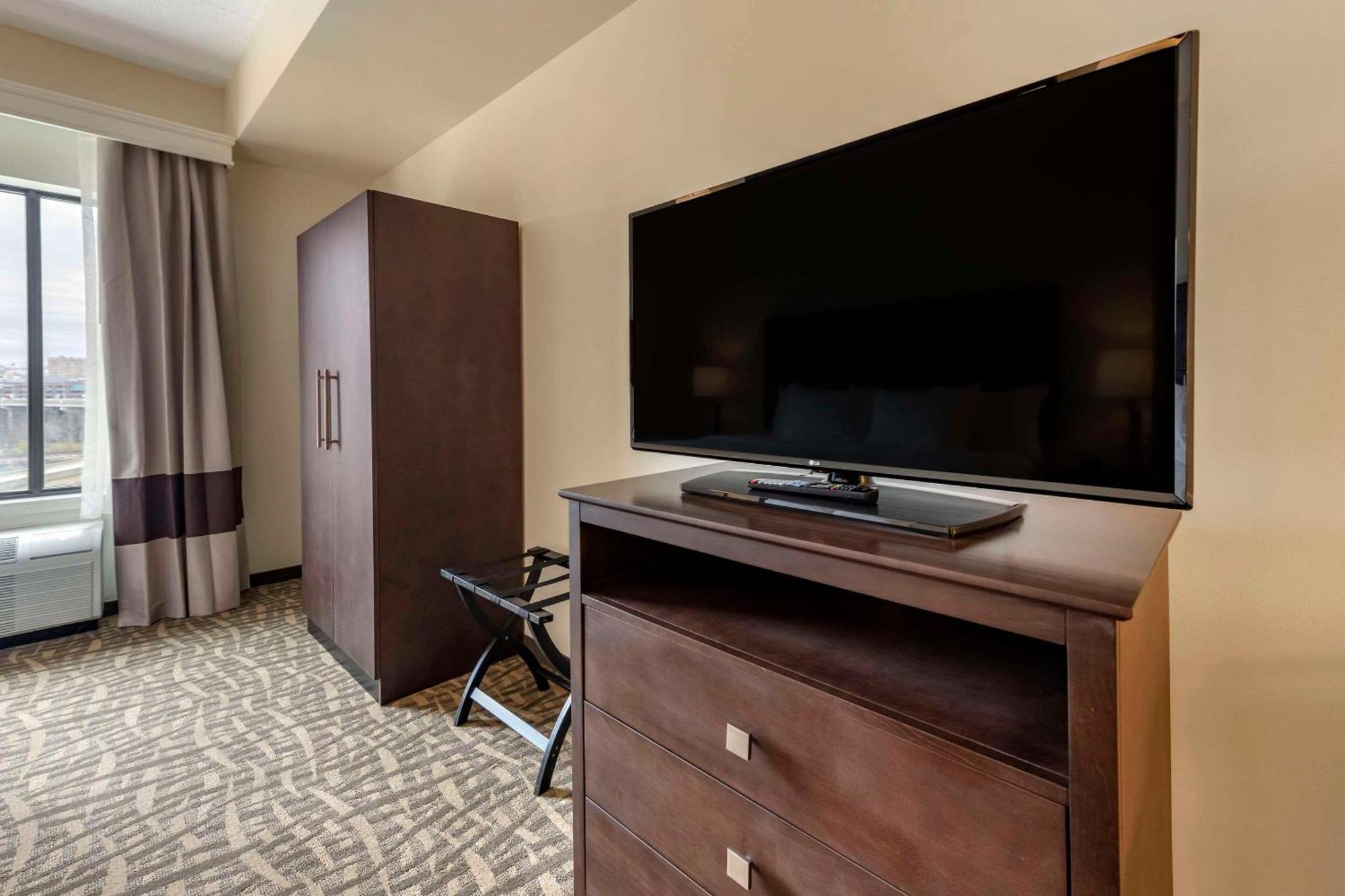 Hotel Comfort & Pittsburgh-northshore 3*