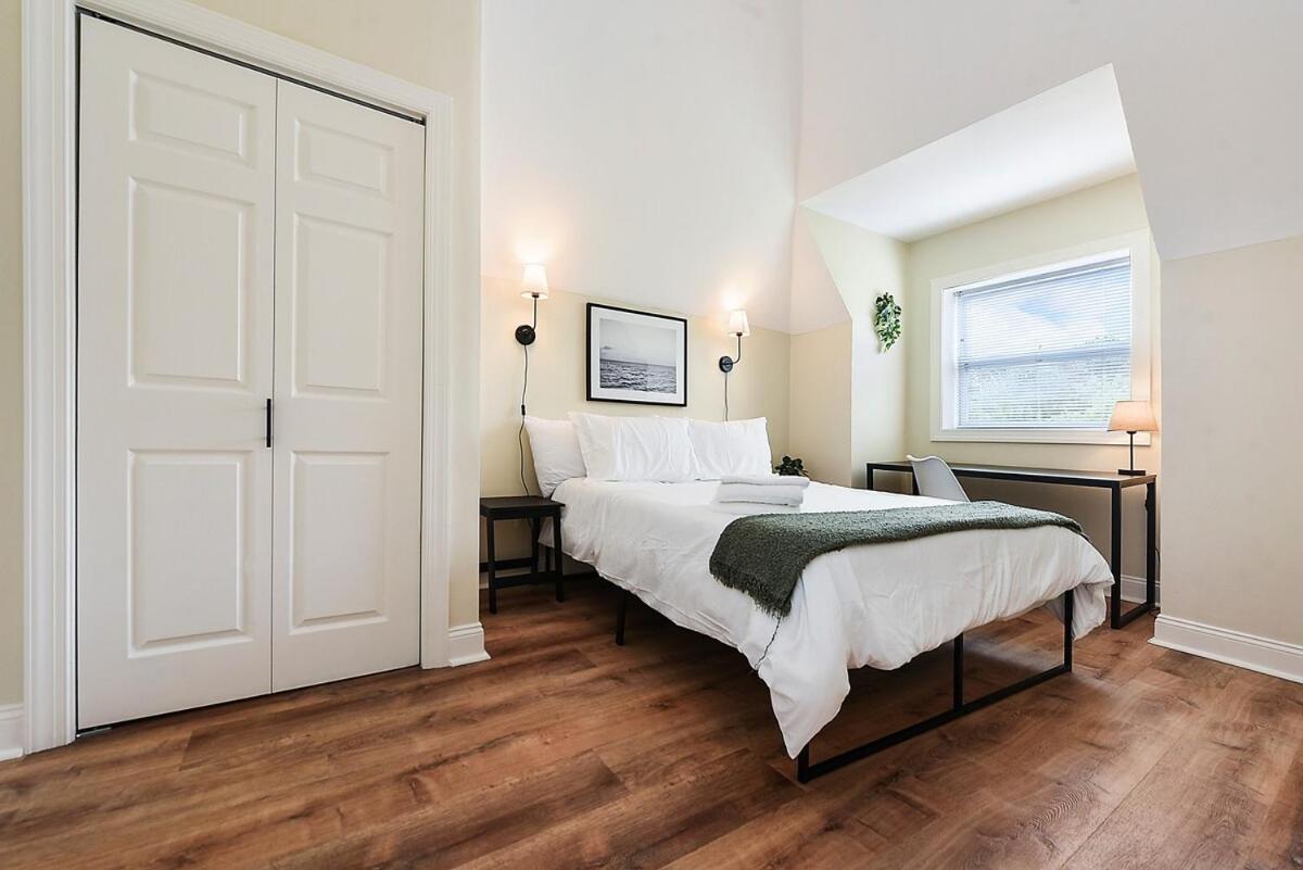 3 Bedroom House With Netflix, Free Parking, Near Hospitals, Shopping,food Pittsburgh