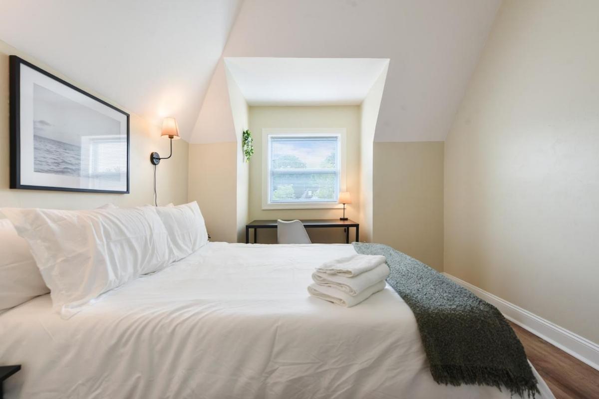 Apartment 3 Bedroom House With Netflix, Free Parking, Near Hospitals, Shopping,food *