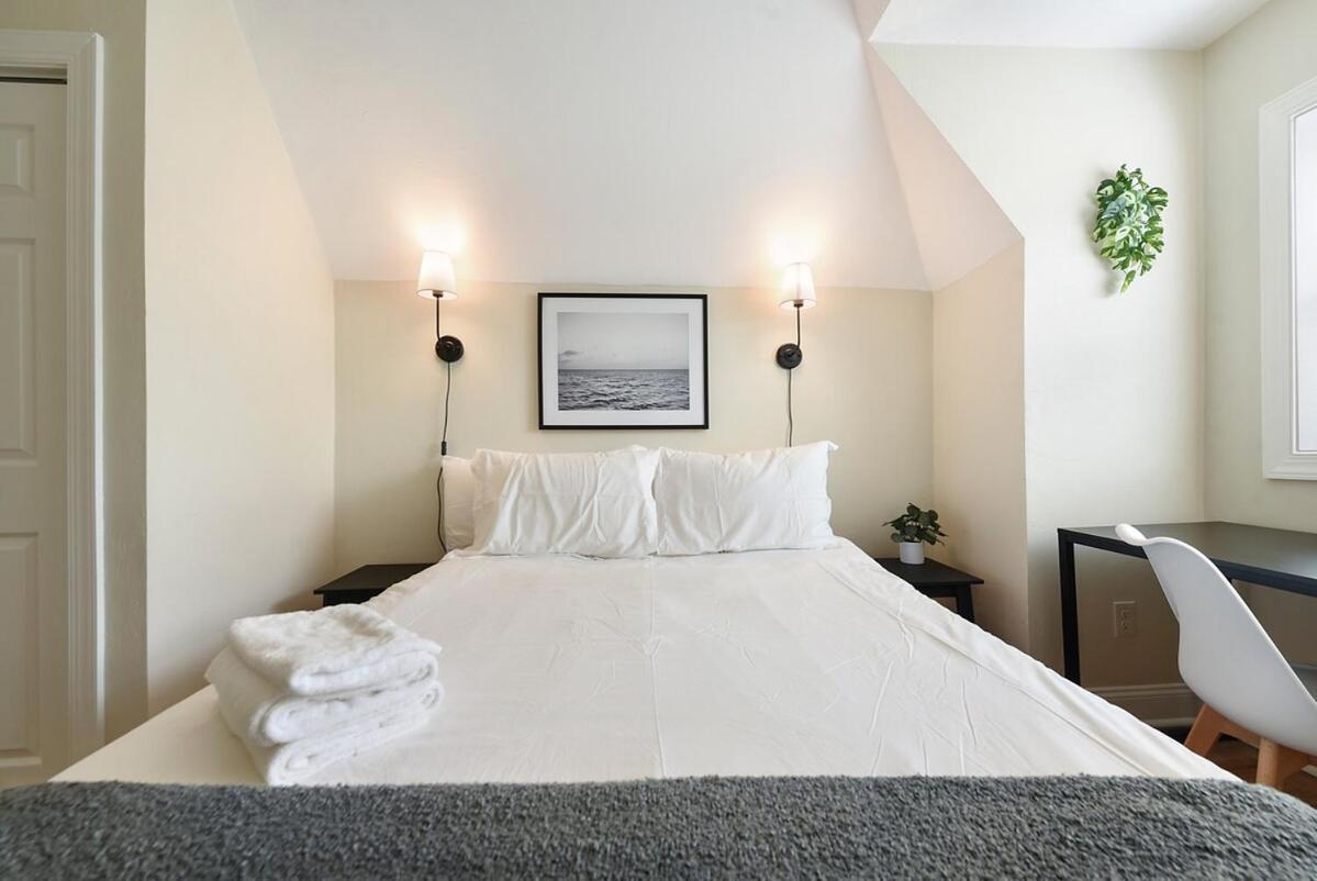 Apartment 3 Bedroom House With Netflix, Free Parking, Near Hospitals, Shopping,food Pittsburgh