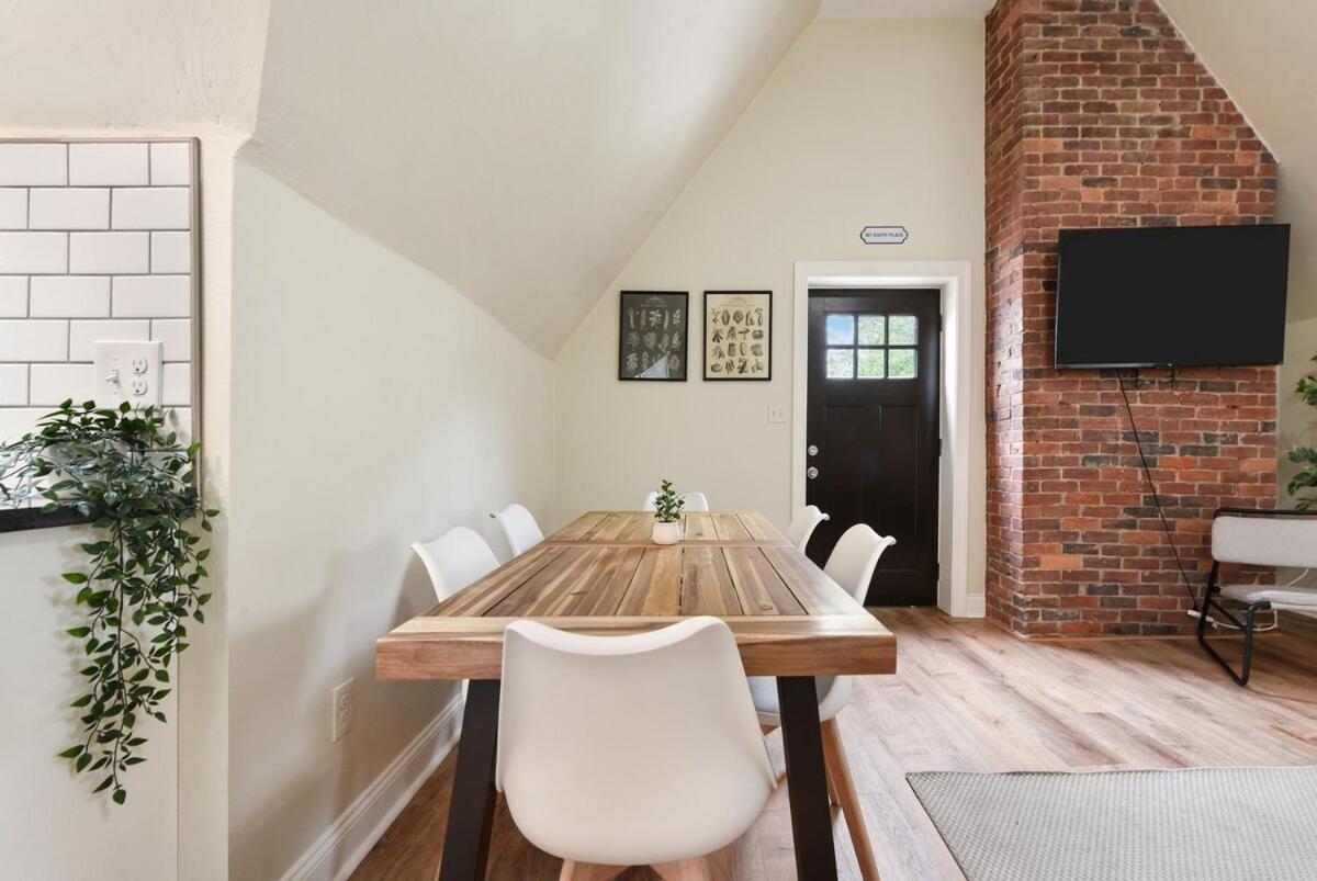 3 Bedroom House With Netflix, Free Parking, Near Hospitals, Shopping,food *