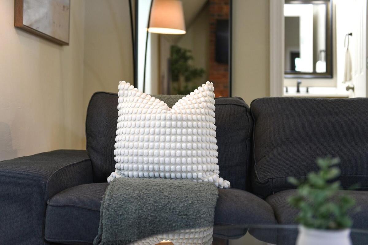 3 Bedroom House With Netflix, Free Parking, Near Hospitals, Shopping,food Apartment