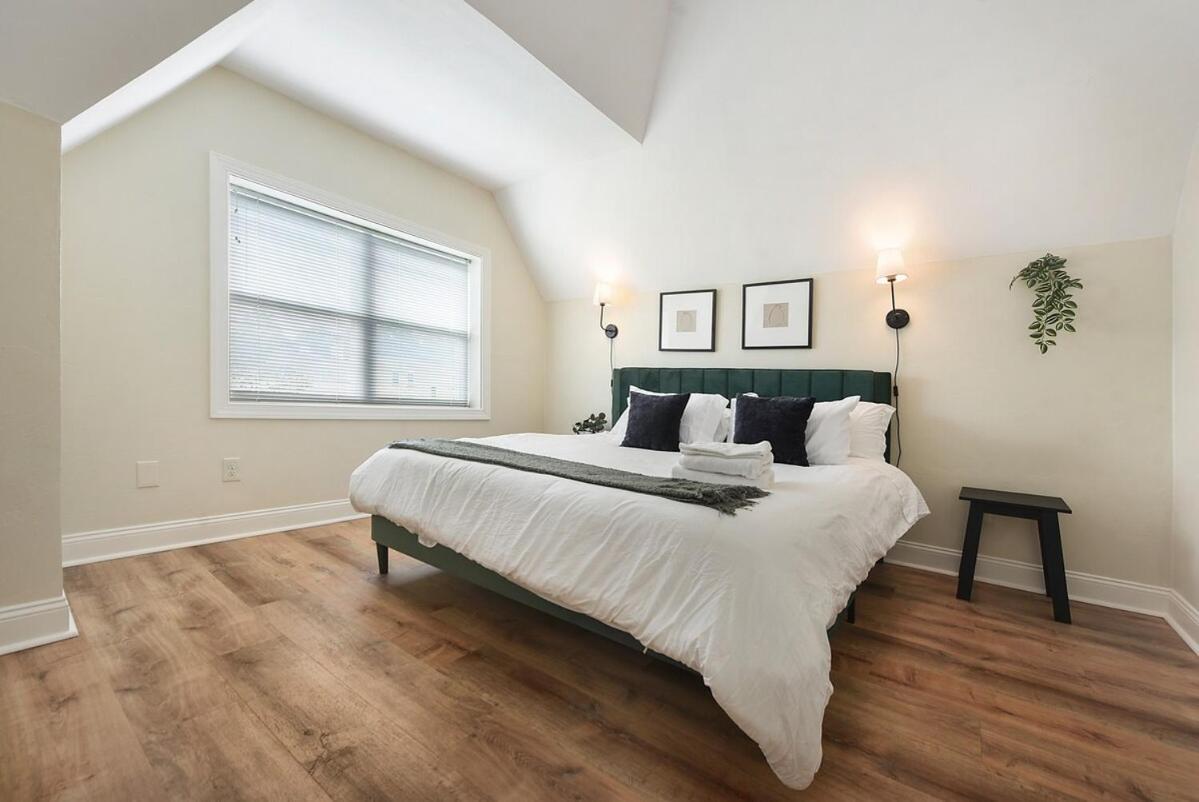 3 Bedroom House With Netflix, Free Parking, Near Hospitals, Shopping,food Apartment *