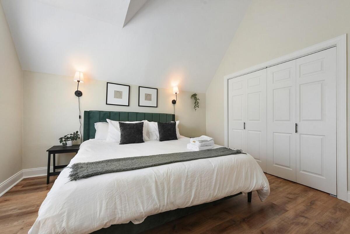 3 Bedroom House With Netflix, Free Parking, Near Hospitals, Shopping,food Apartment *
