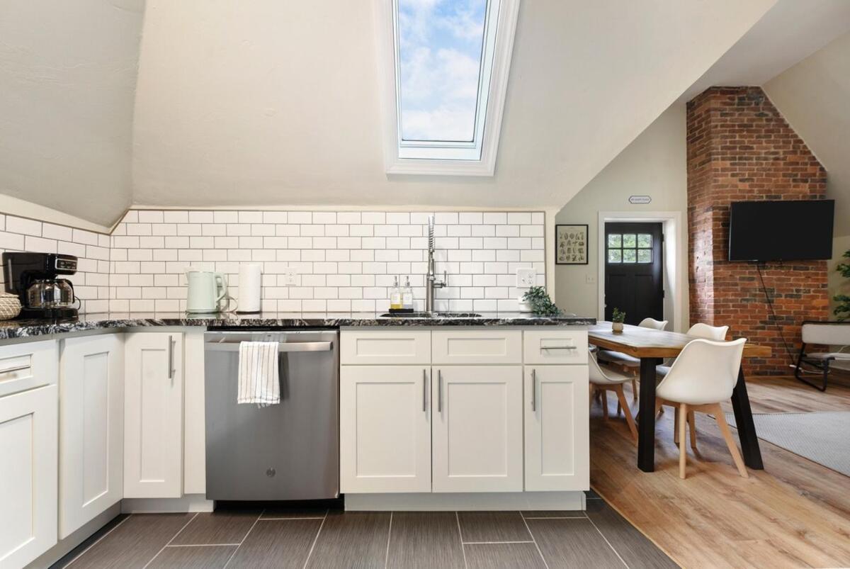3 Bedroom House With Netflix, Free Parking, Near Hospitals, Shopping,food Apartment