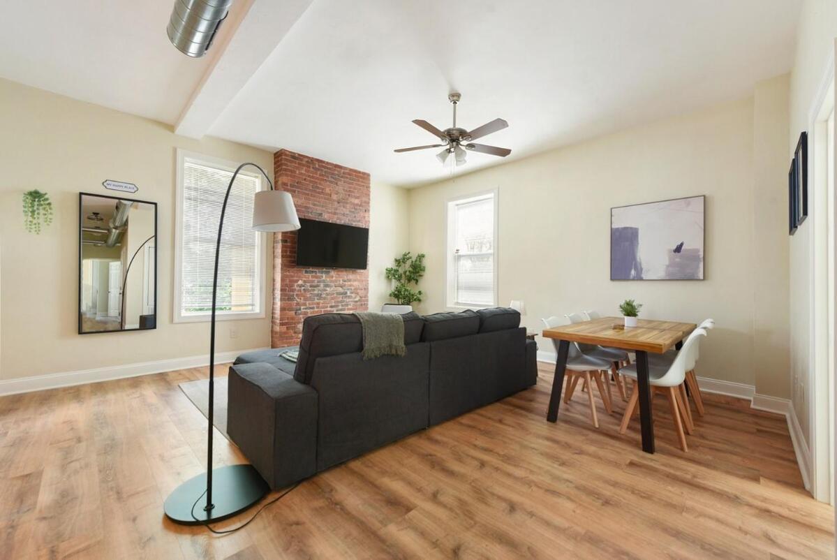 Free Parking, Netflix In East Liberty By Parks And Uni Apartment