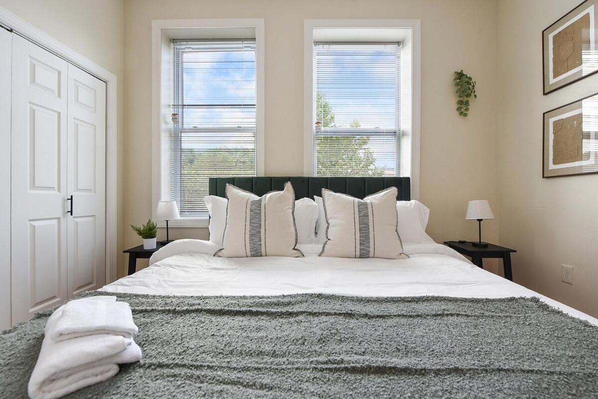 Apartment Free Parking, Netflix In East Liberty By Parks And Uni *
