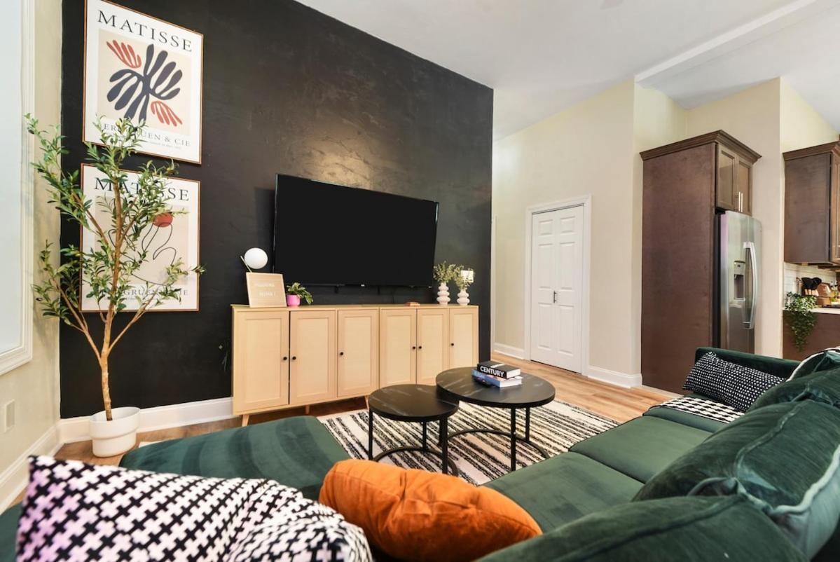 Apartment Free Parking, Netflix In East Liberty Near Shopping Pittsburgh