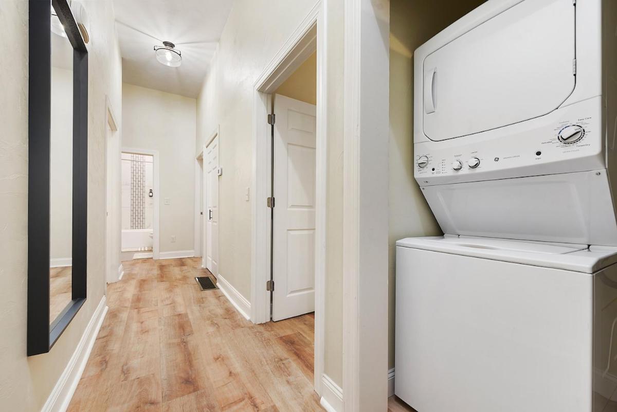 Apartment Free Parking, Netflix In East Liberty Near Shopping *