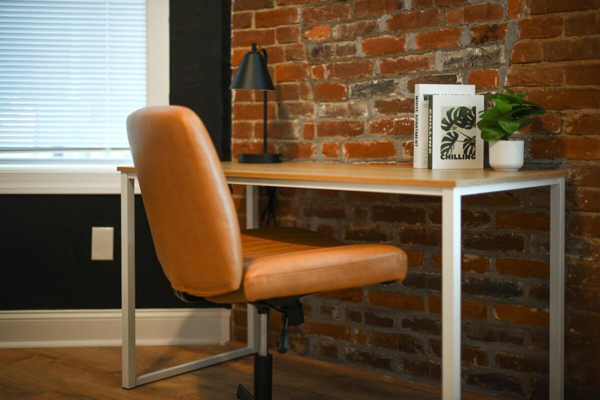 Apartment Free Parking, Netflix In East Liberty Near Shopping