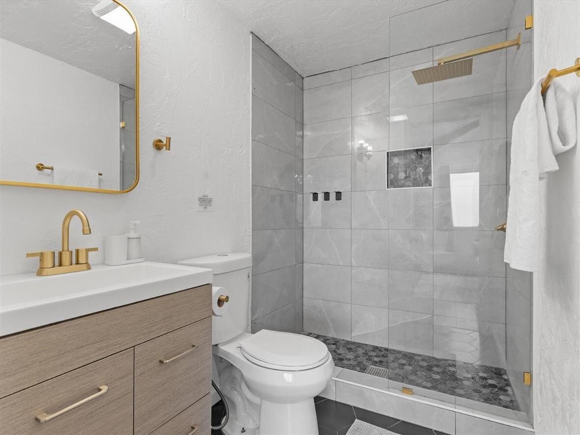 Apartment Lawrenceville !1 Modern And Cozy One Bedroom With Free Street Parking *