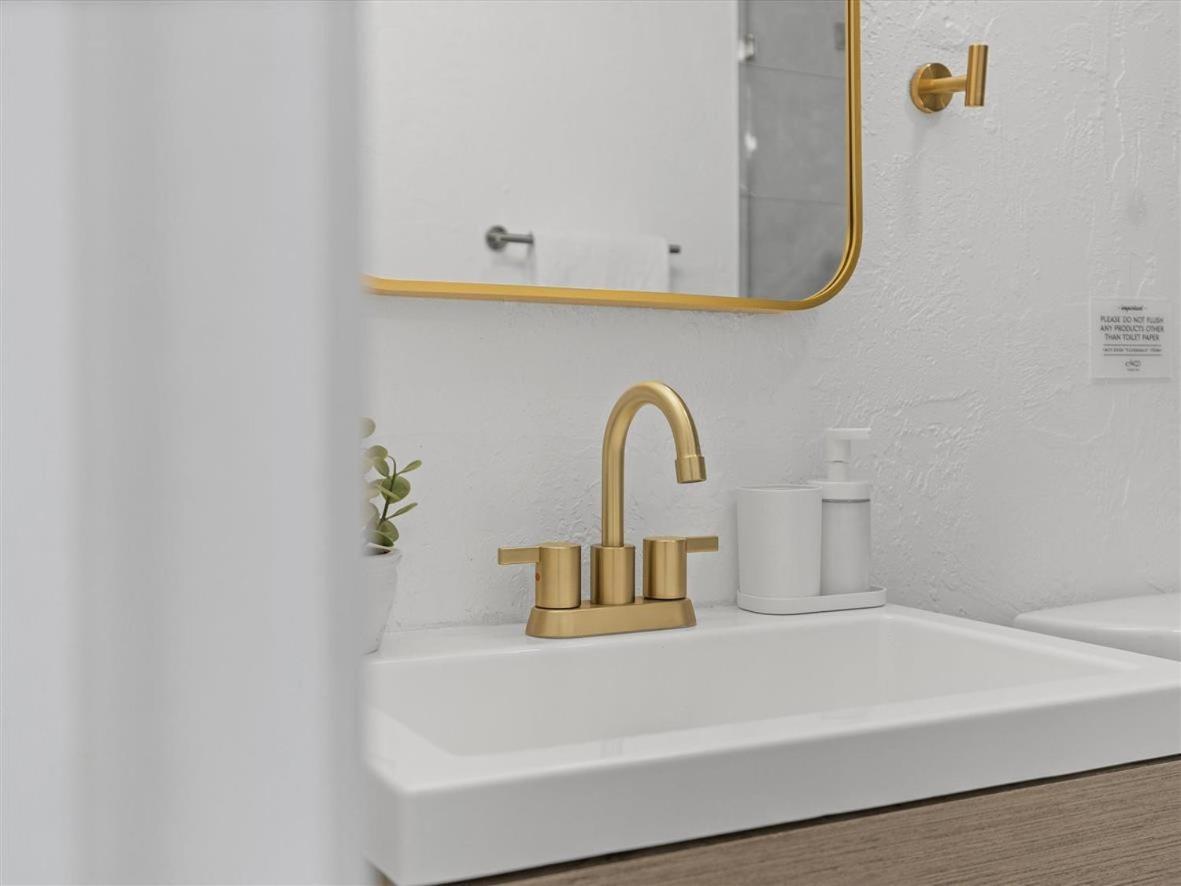 Lawrenceville !1 Modern And Cozy One Bedroom With Free Street Parking * Pittsburgh