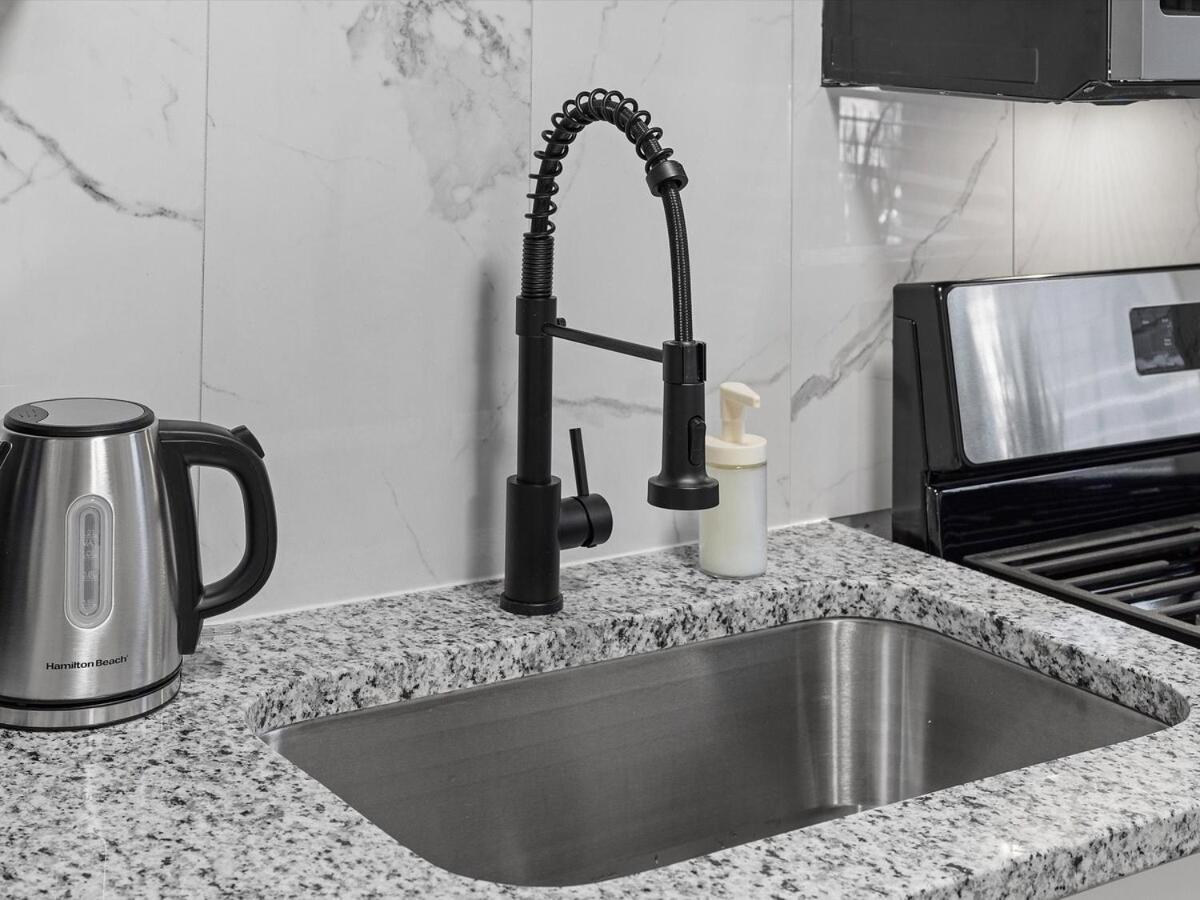 Lawrenceville !4 Quiet And Stylish One Bedroom With Free Street Parking Apartment
