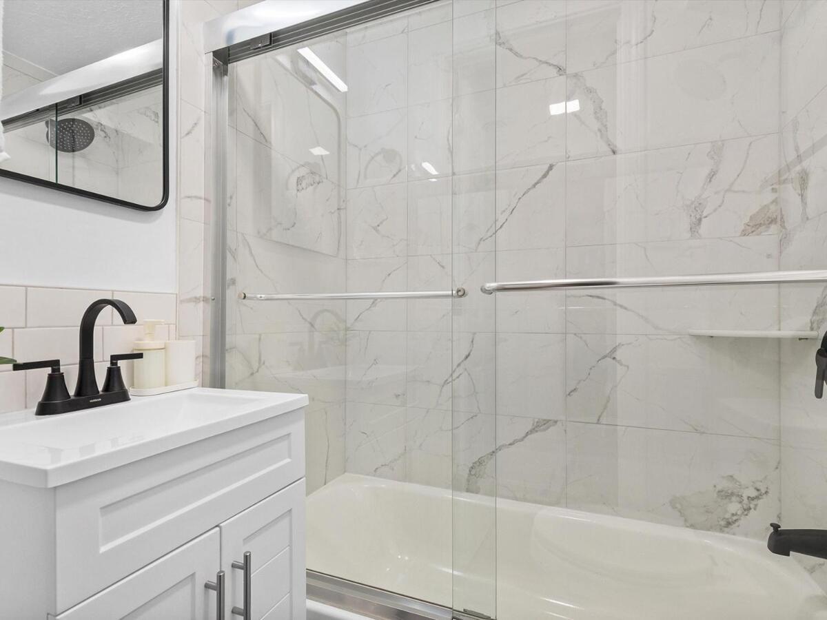 Lawrenceville !4 Quiet And Stylish One Bedroom With Free Street Parking *