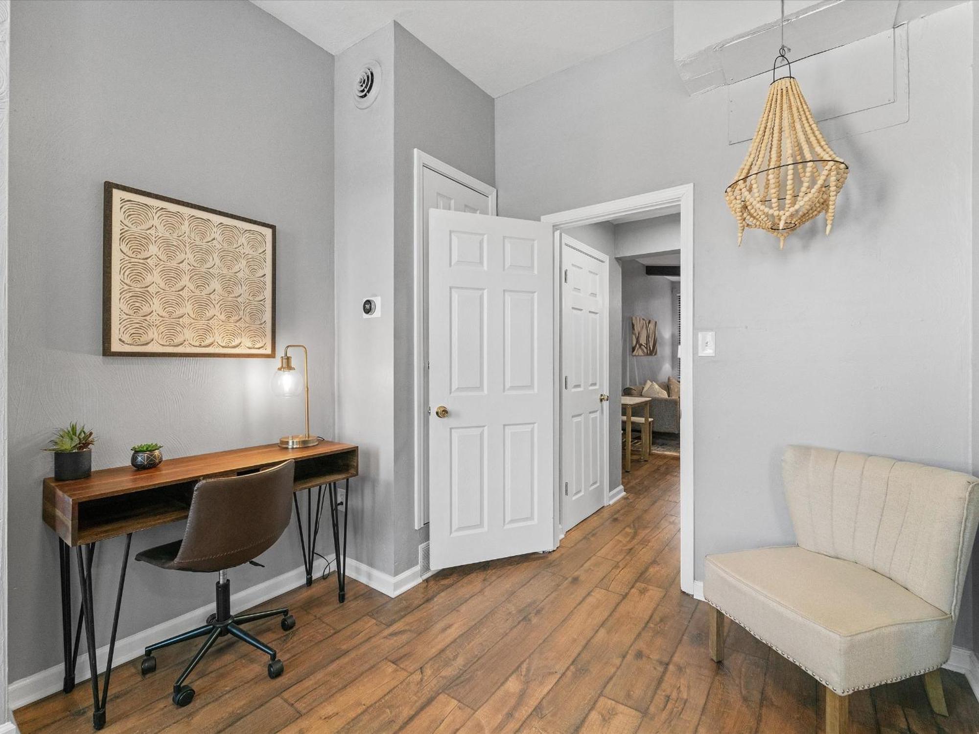 Lawrenceville !3 Large And Spacious One Bedroom With Free Street Parking *