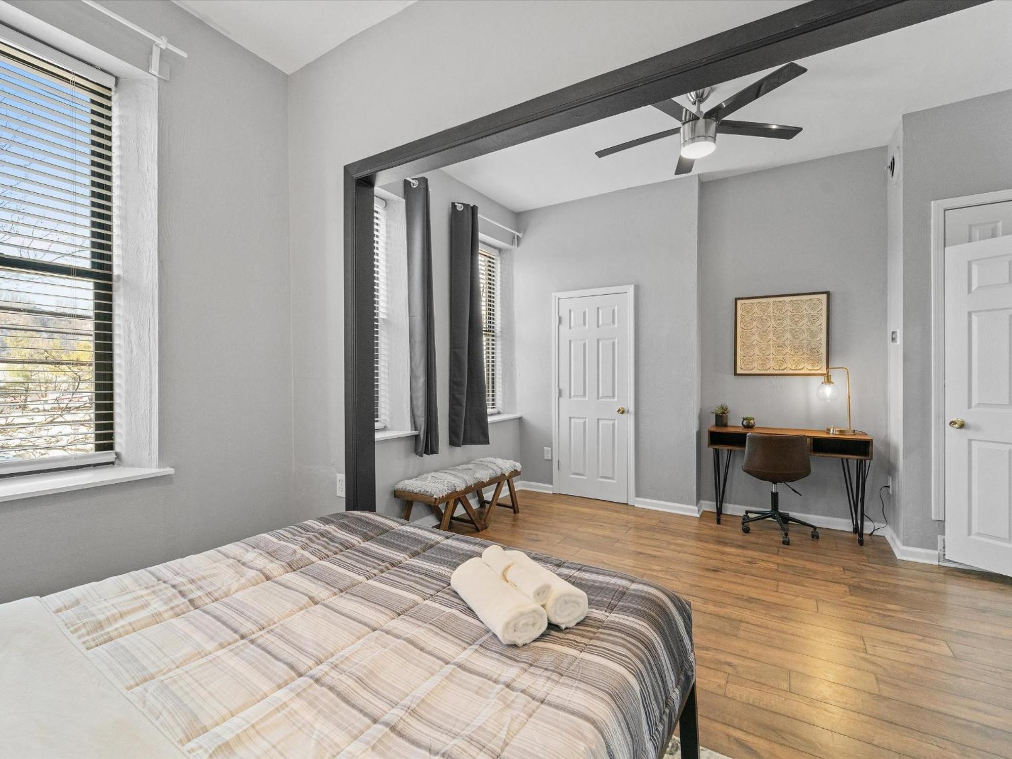 Apartment Lawrenceville !3 Large And Spacious One Bedroom With Free Street Parking