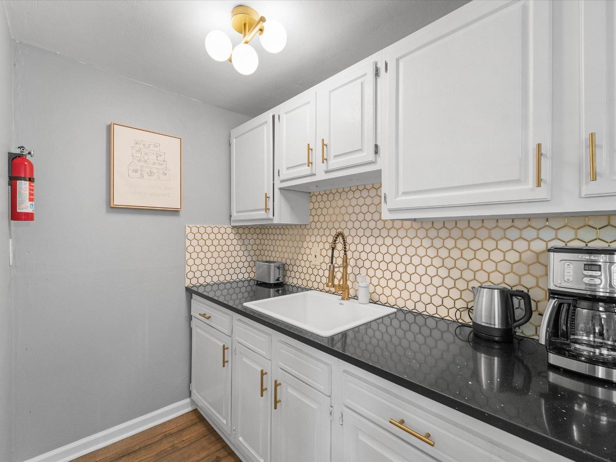 Apartment Lawrenceville !3 Large And Spacious One Bedroom With Free Street Parking *