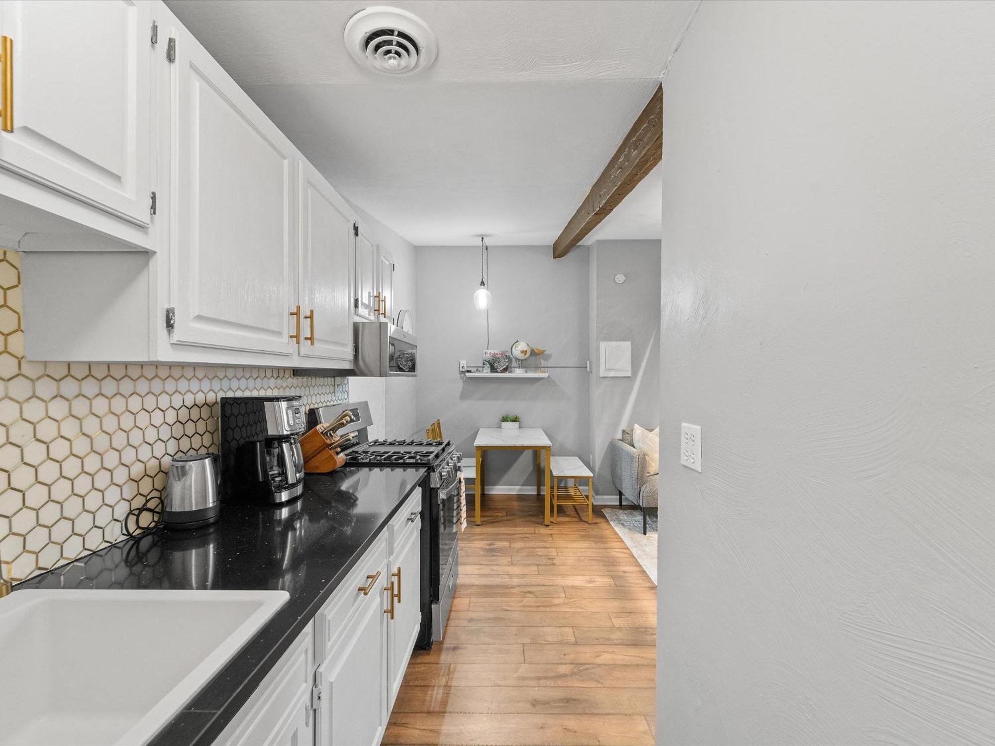 Lawrenceville !3 Large And Spacious One Bedroom With Free Street Parking Apartment Pittsburgh