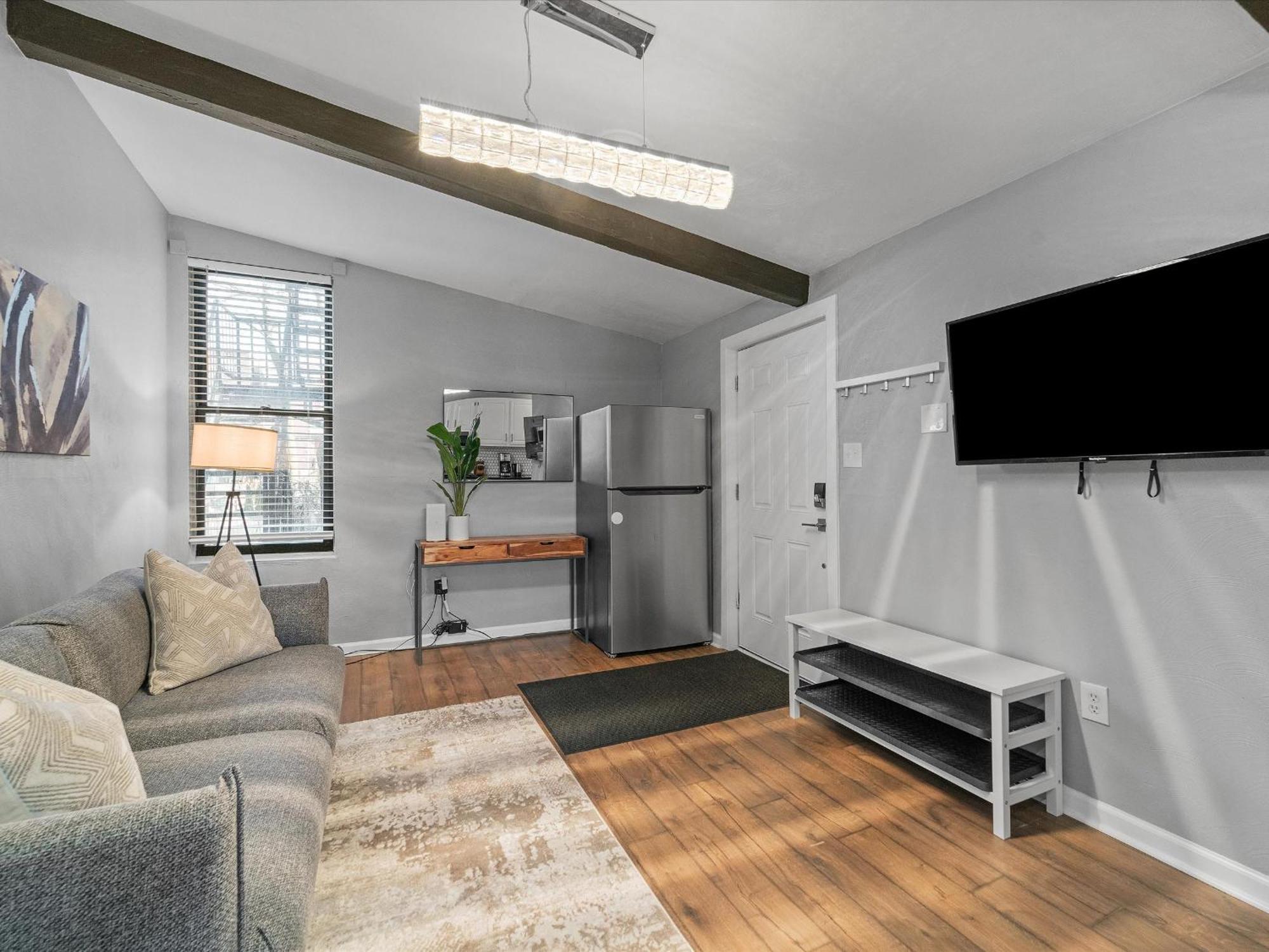 Apartment Lawrenceville !3 Large And Spacious One Bedroom With Free Street Parking Pittsburgh