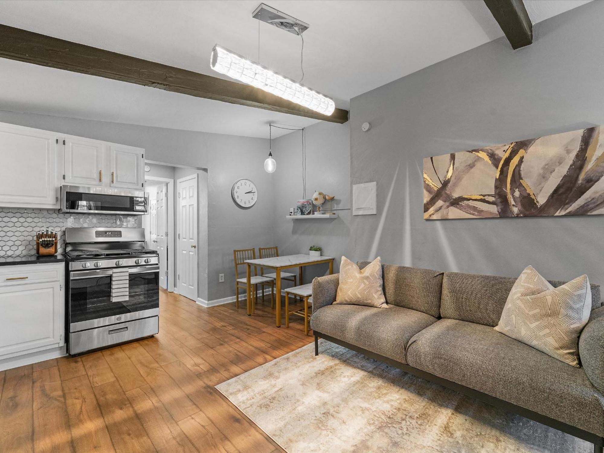 Lawrenceville !3 Large And Spacious One Bedroom With Free Street Parking Apartment
