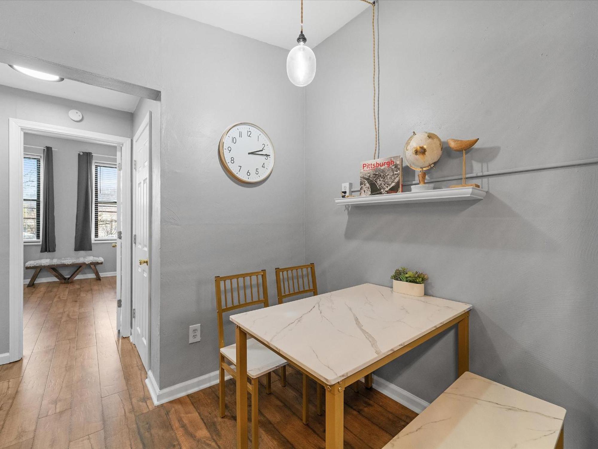 Apartment Lawrenceville !3 Large And Spacious One Bedroom With Free Street Parking *