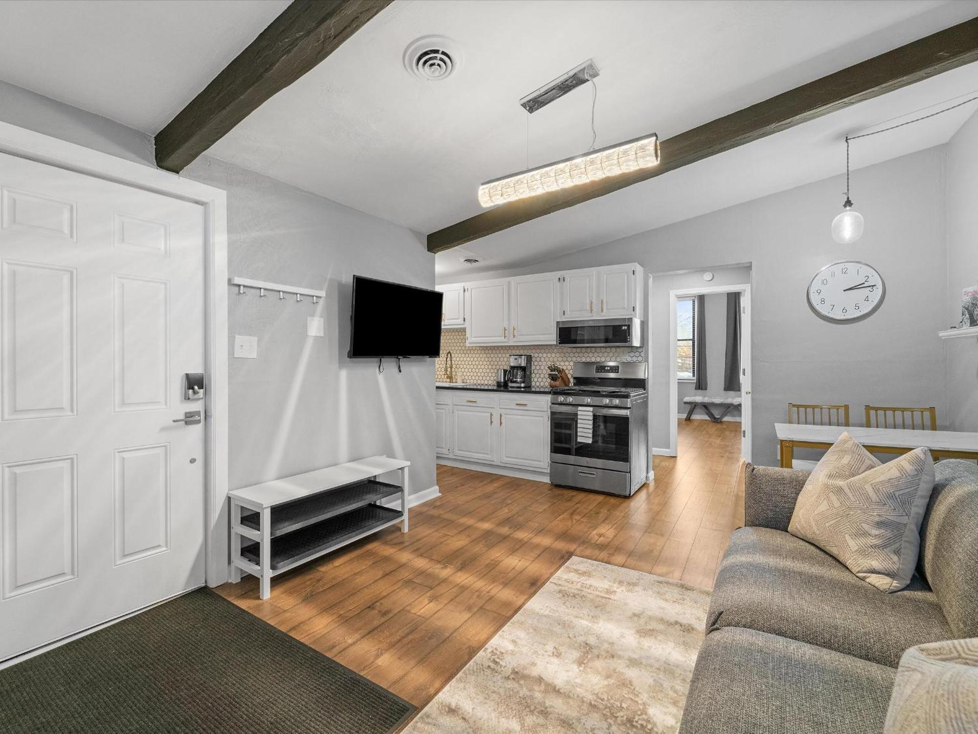 Lawrenceville !3 Large And Spacious One Bedroom With Free Street Parking Pittsburgh