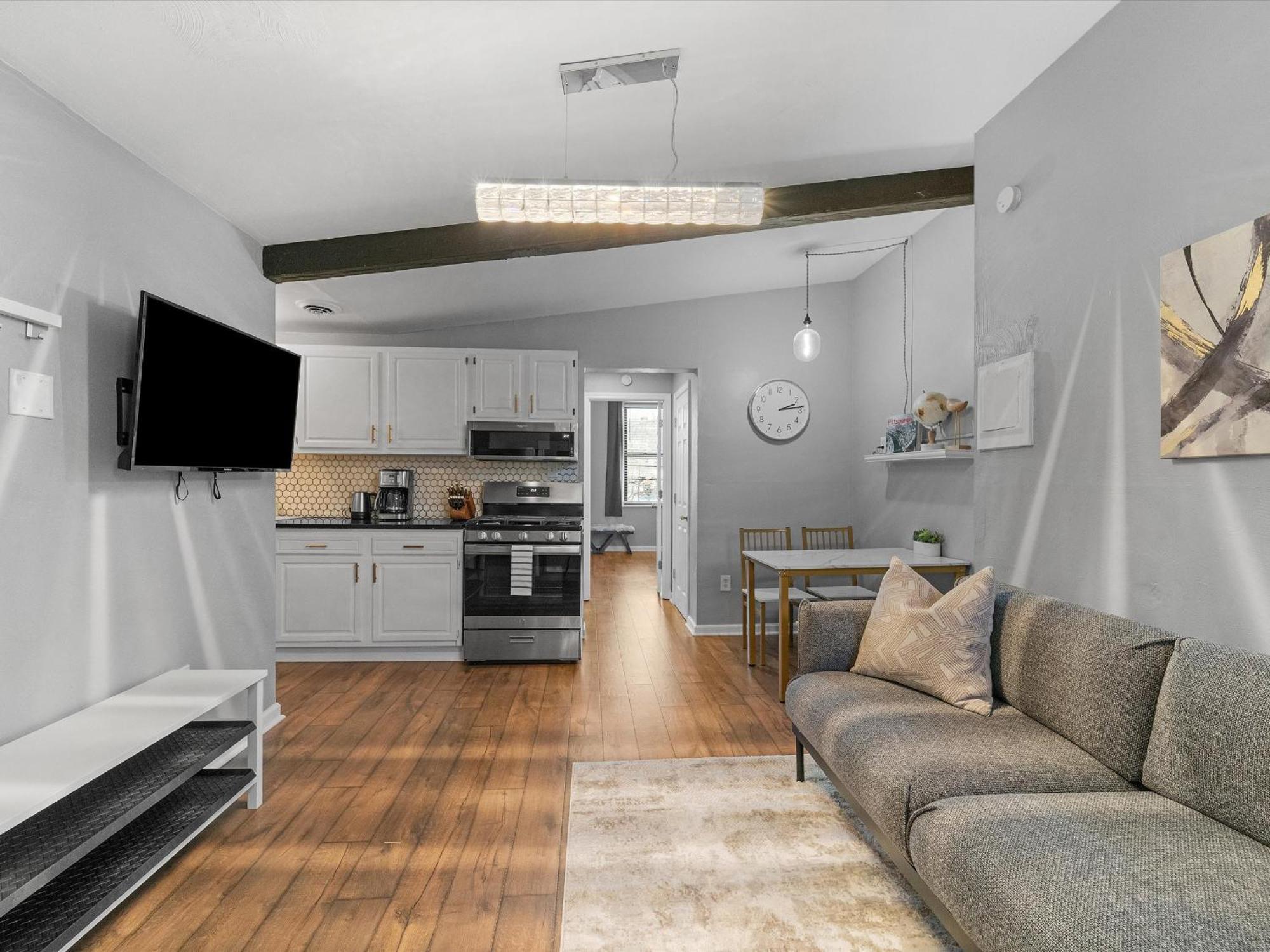 Lawrenceville !3 Large And Spacious One Bedroom With Free Street Parking Apartment