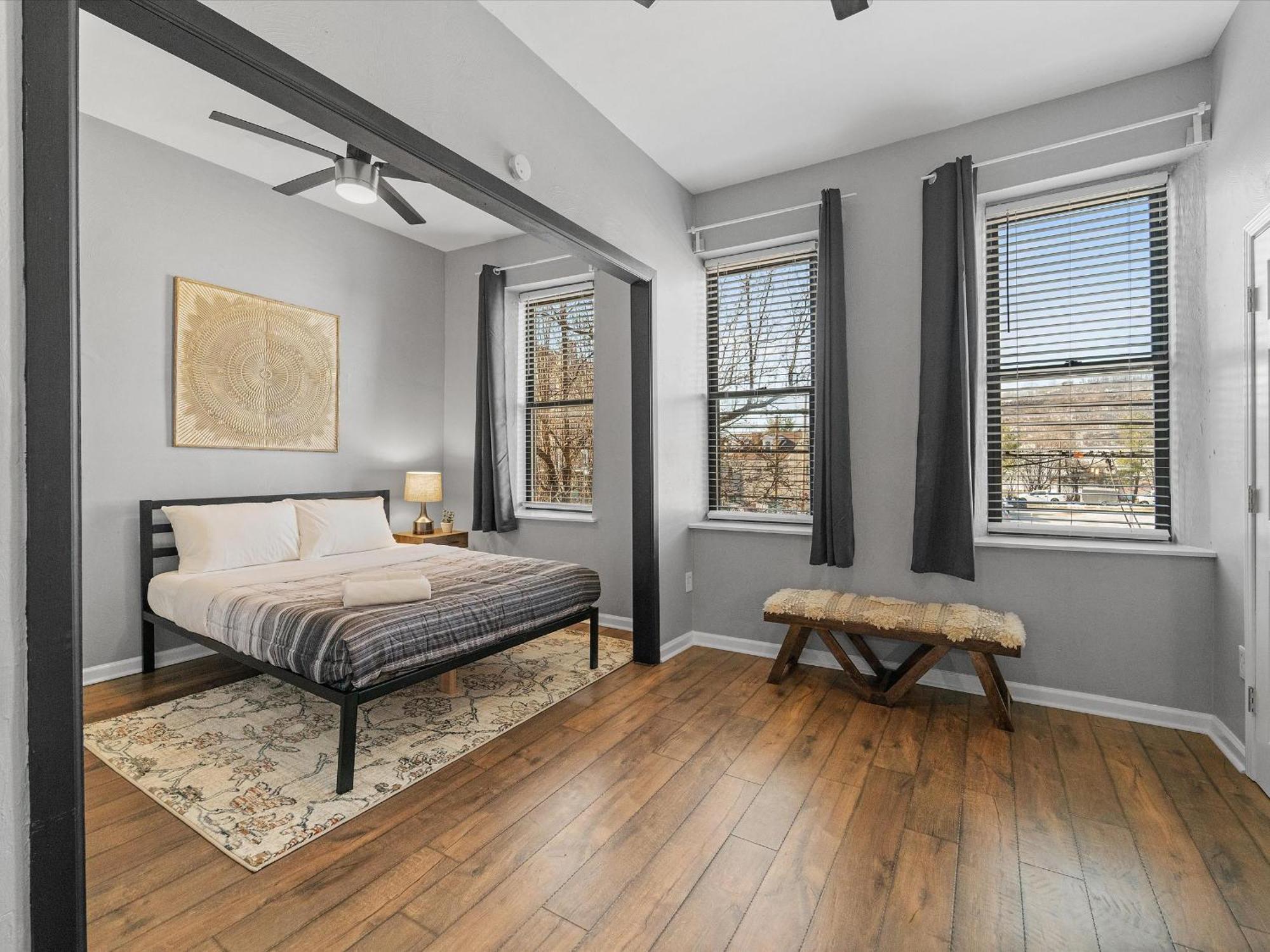 Lawrenceville !3 Large And Spacious One Bedroom With Free Street Parking *