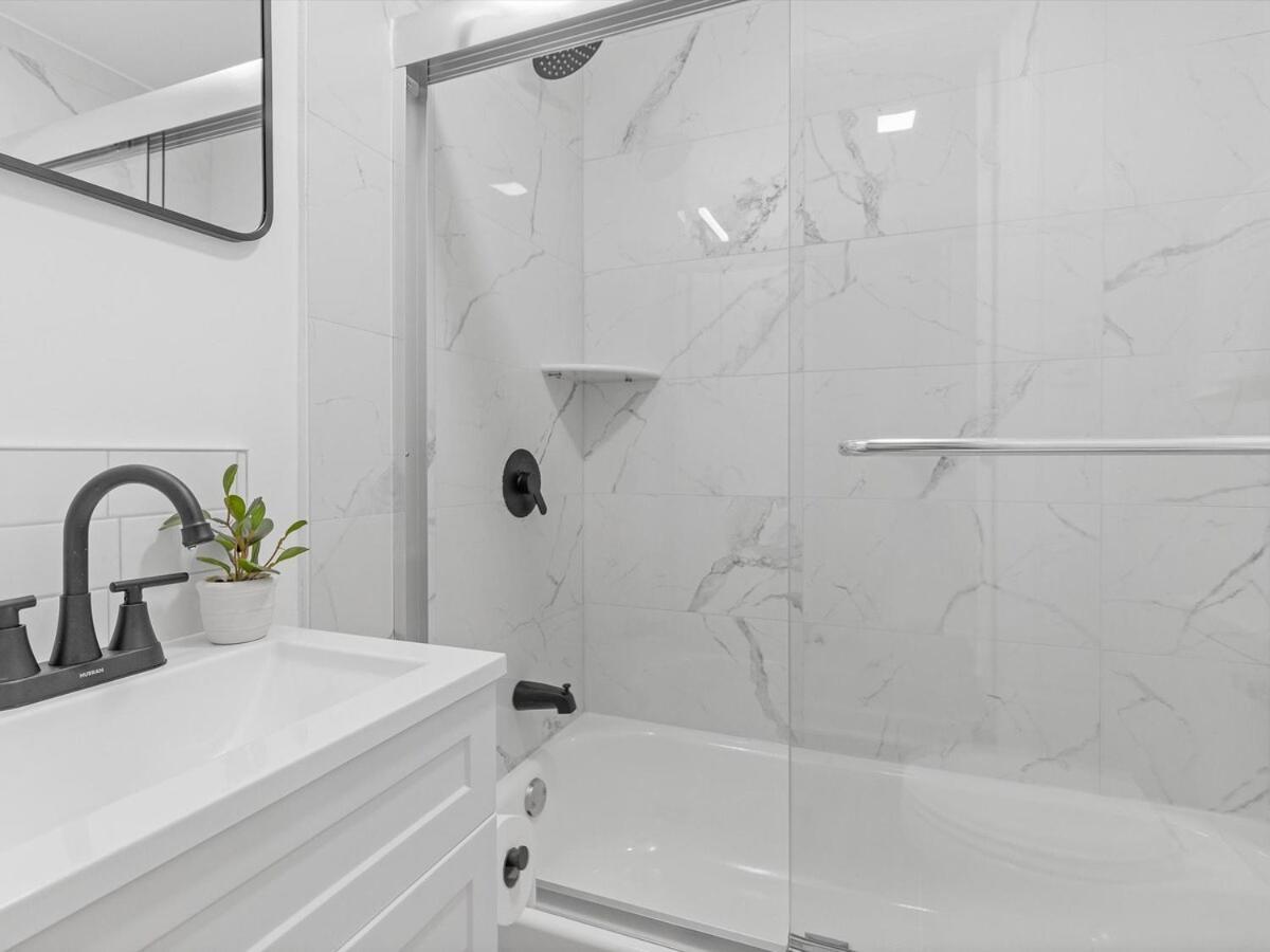 Apartment Lawrenceville !2 Stylish And Quiet One Bedroom With Free Street Parking