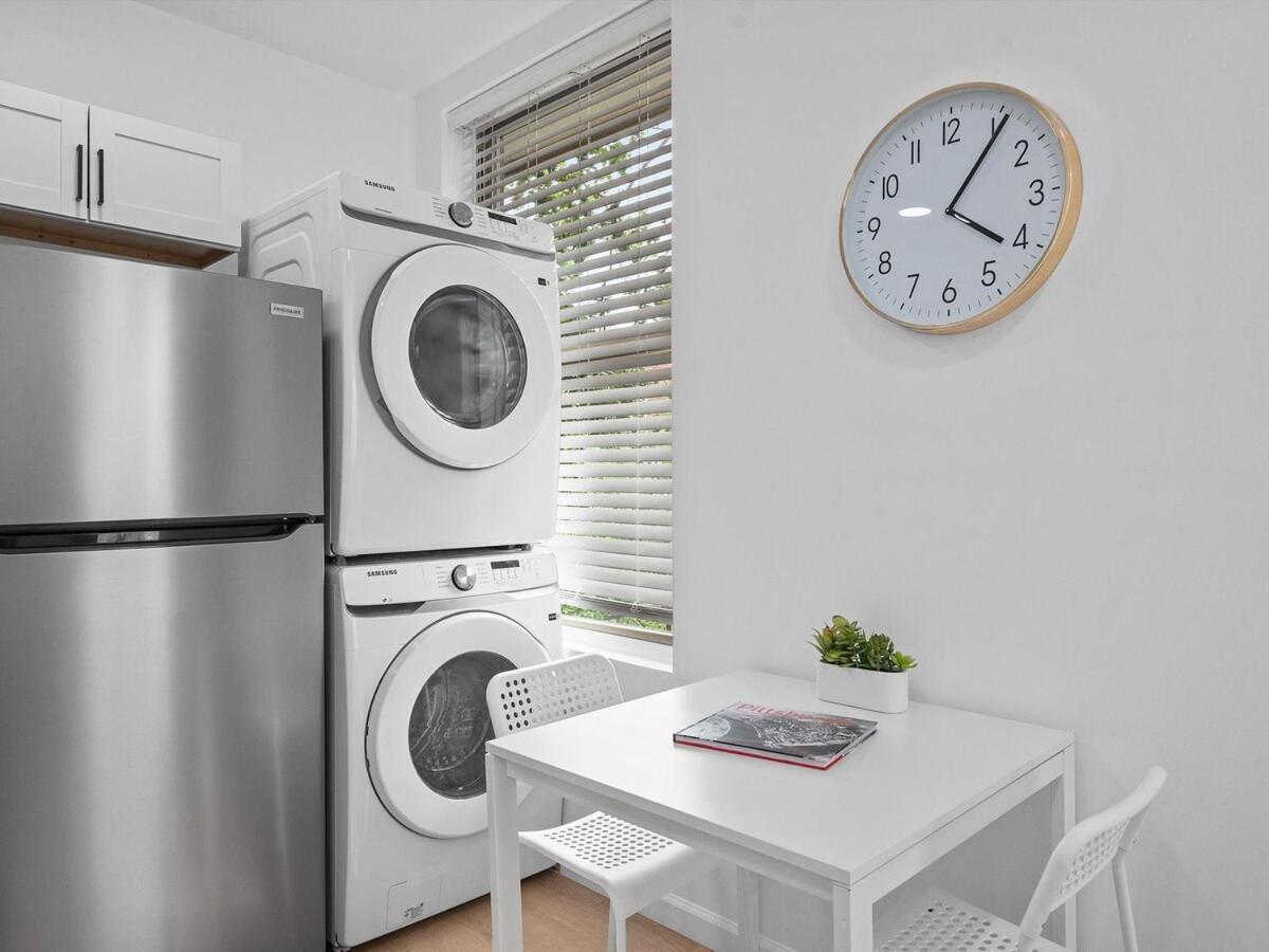 Shadyside, !2 Bright And Stylish With Free Parking