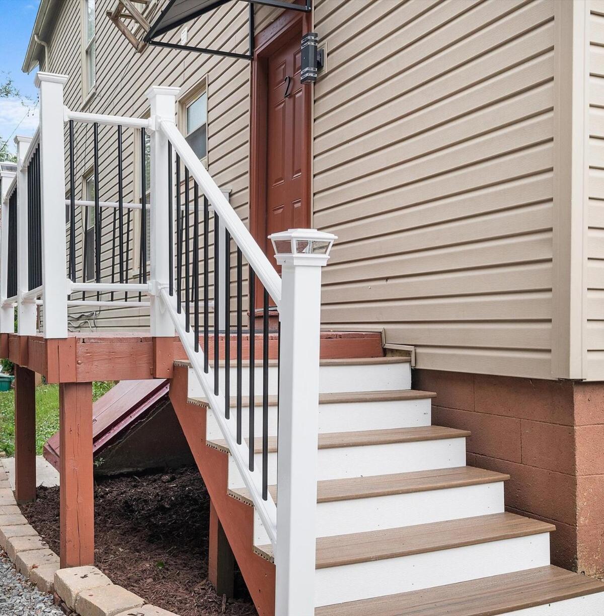 Shadyside, !2 Bright And Stylish With Free Parking Apartment