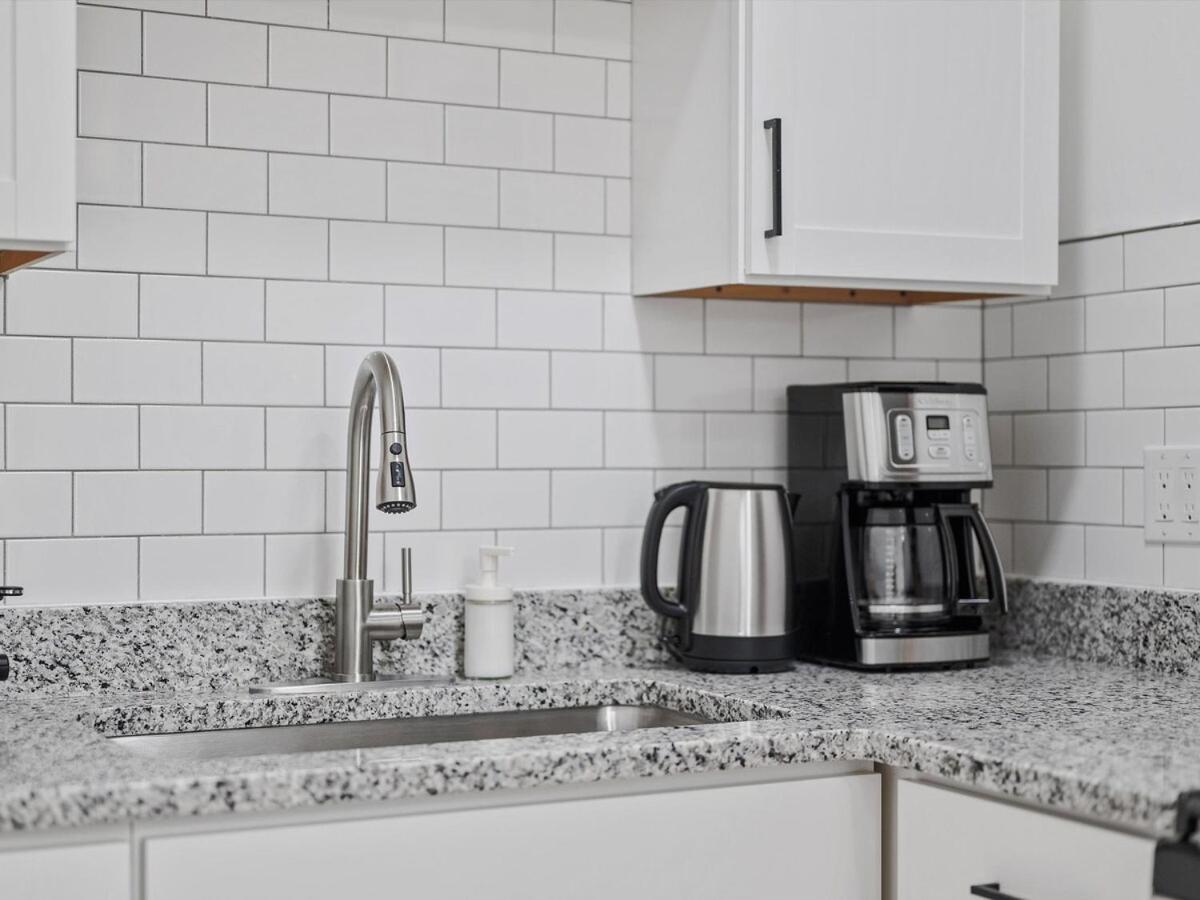 Apartment Shadyside, !2 Bright And Stylish With Free Parking