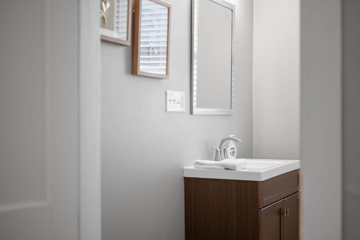 Skyline Views - Luxury 1 Bedroom Apartamento