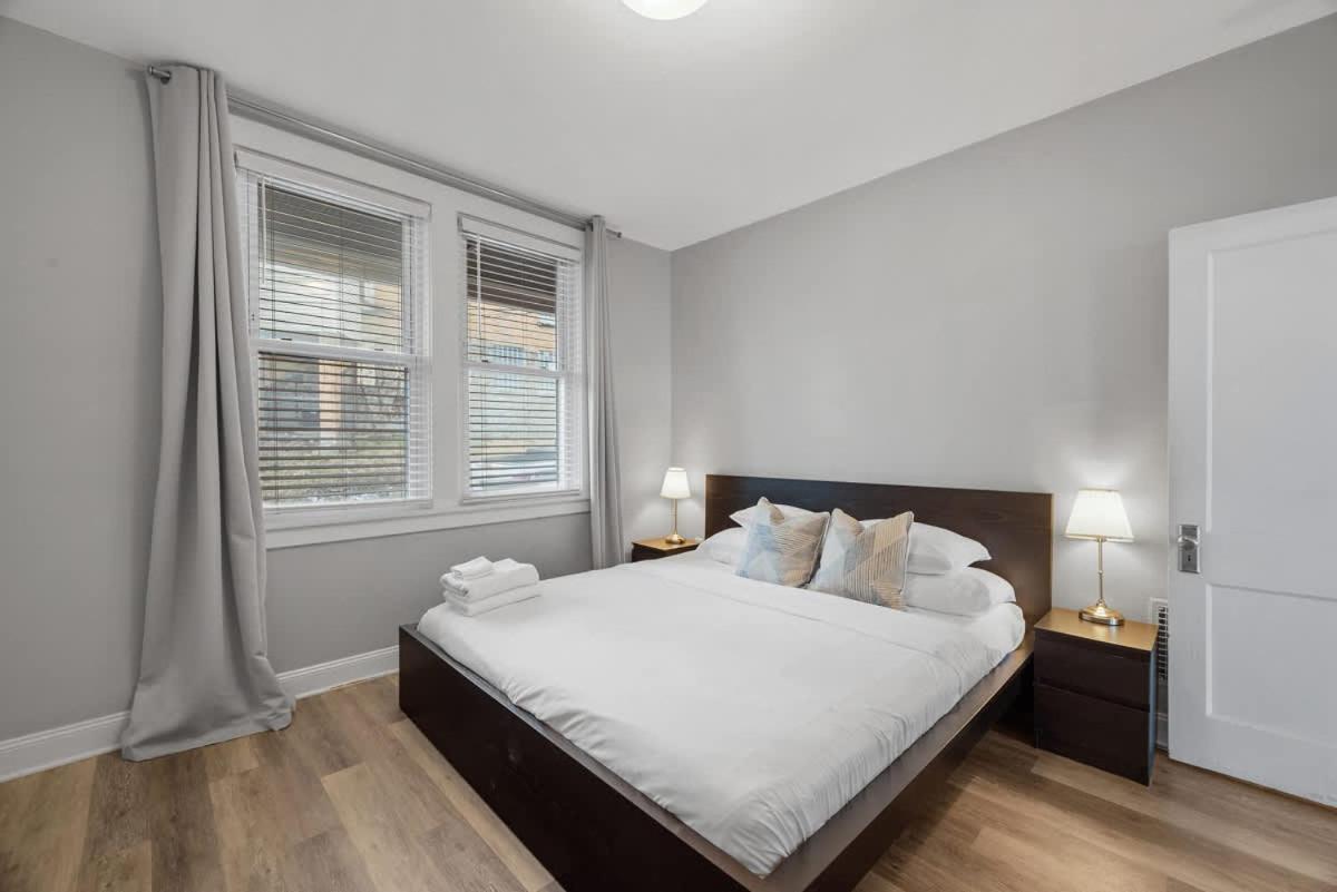 Skyline Views - Luxury 1 Bedroom #2 Apartment *