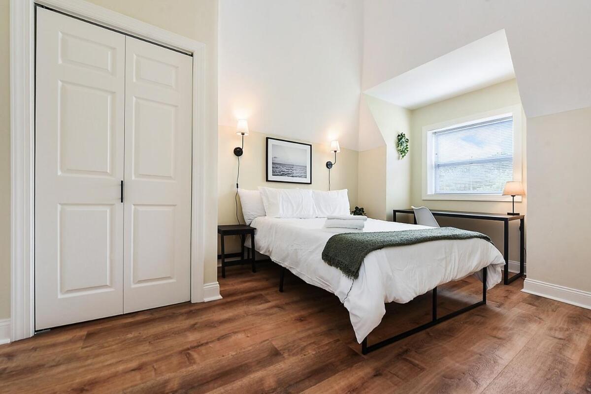 Apartment 9 Bedroom House With King-sized Bed Near Bakery Square Pittsburgh