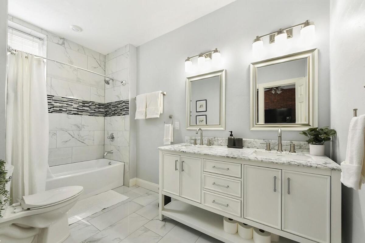9 Bedroom House With King-sized Bed Near Bakery Square