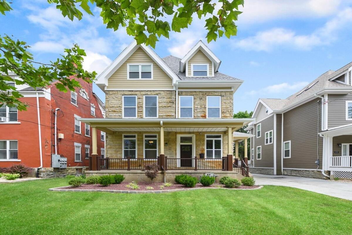 9 Bedroom House With King-sized Bed Near Bakery Square Apartment *
