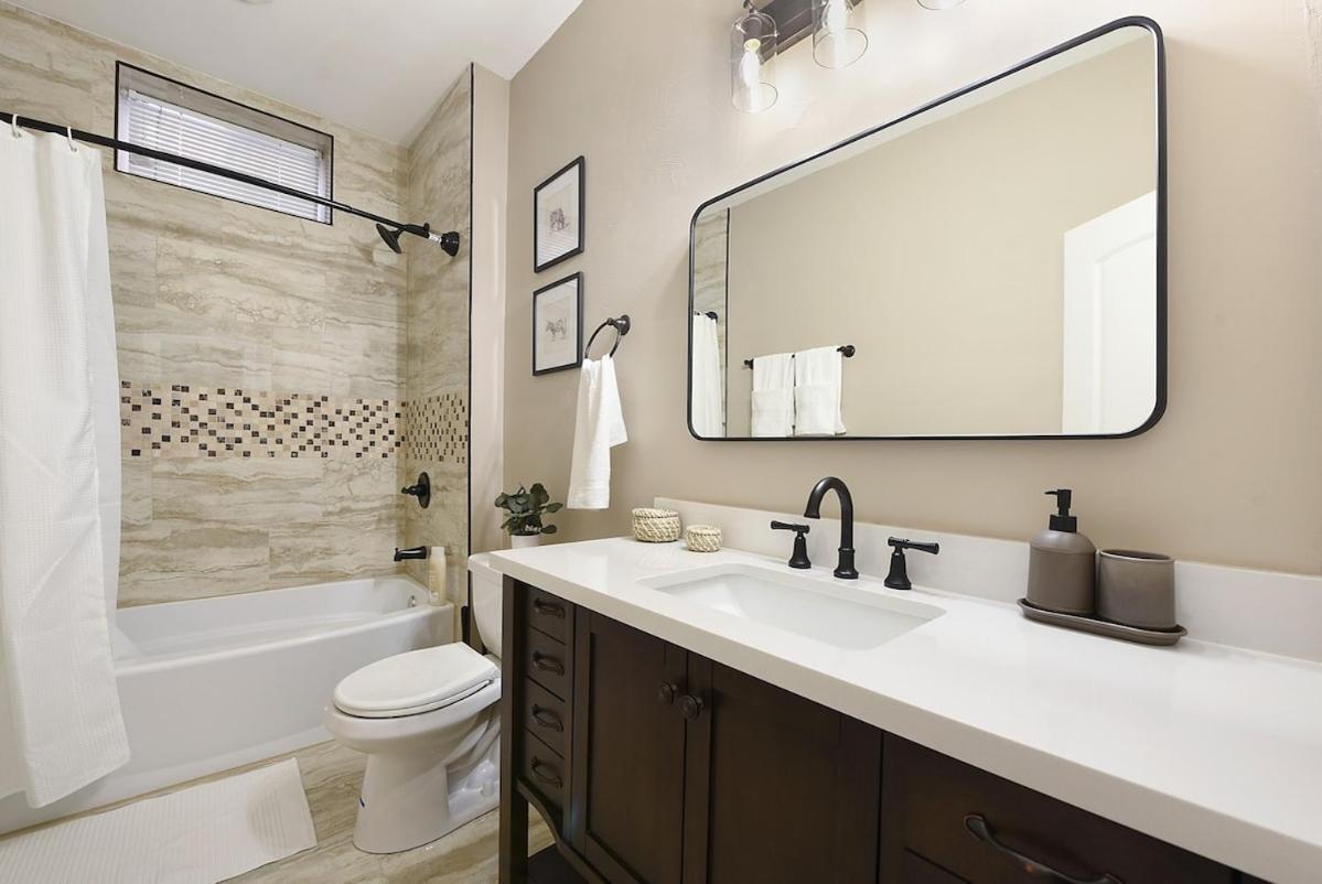 9 Bedroom House With King-sized Bed Near Bakery Square Apartment *