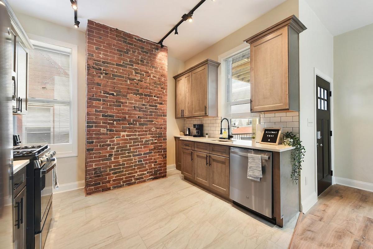 Apartment 9 Bedroom House With King-sized Bed Near Bakery Square Pittsburgh