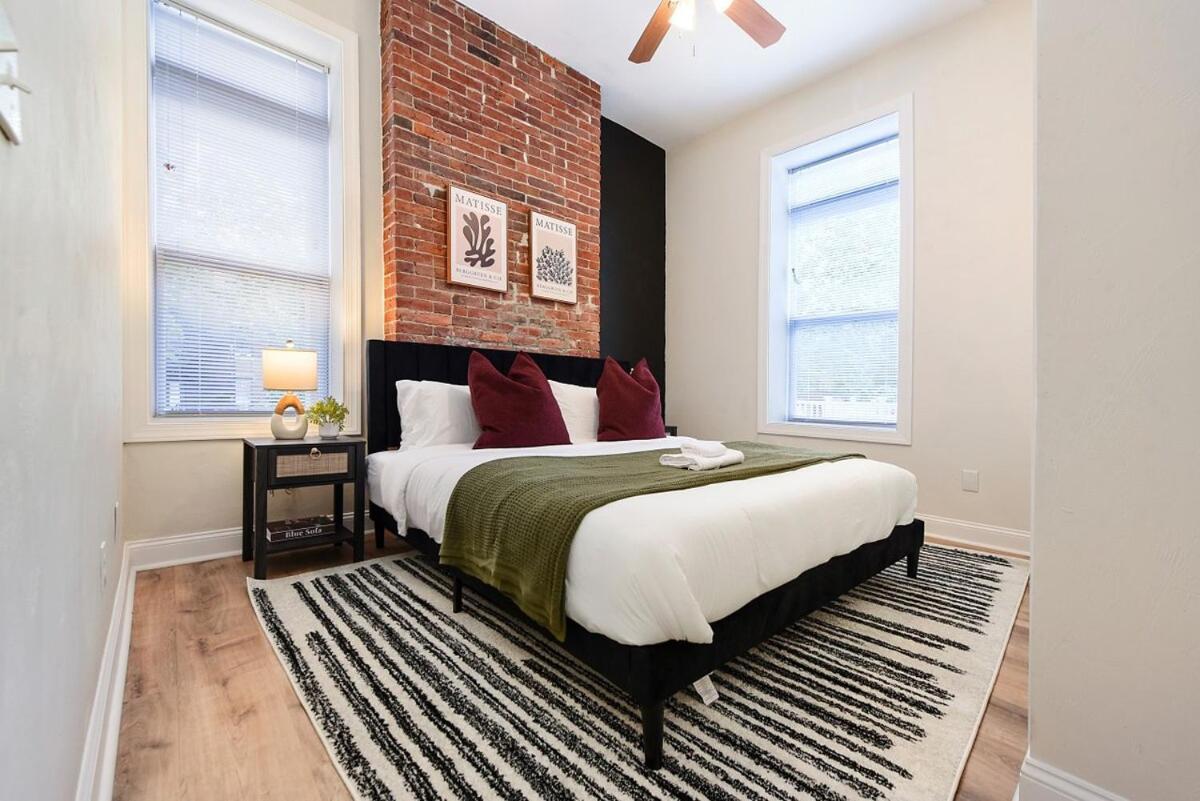 9 Bedroom House With King-sized Bed Near Bakery Square * Pittsburgh