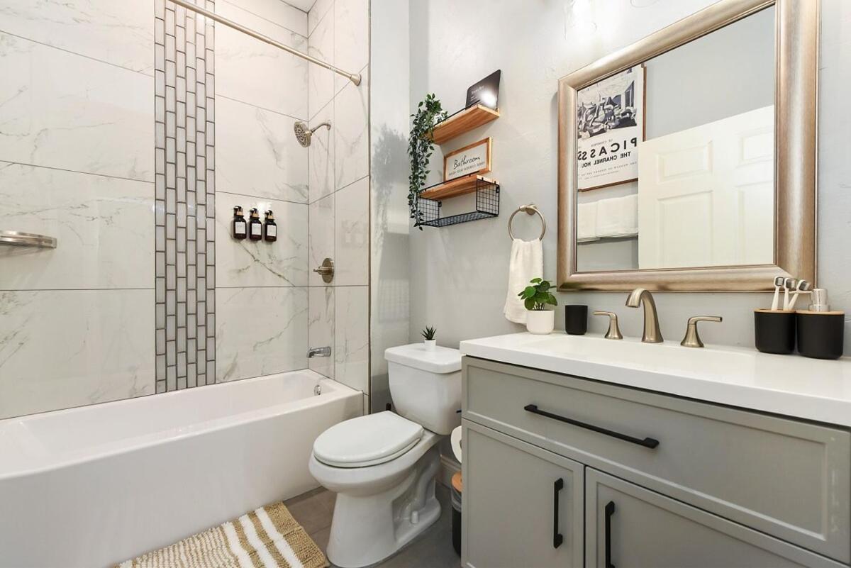 Apartment 9 Bedroom House With King-sized Bed Near Bakery Square Pittsburgh