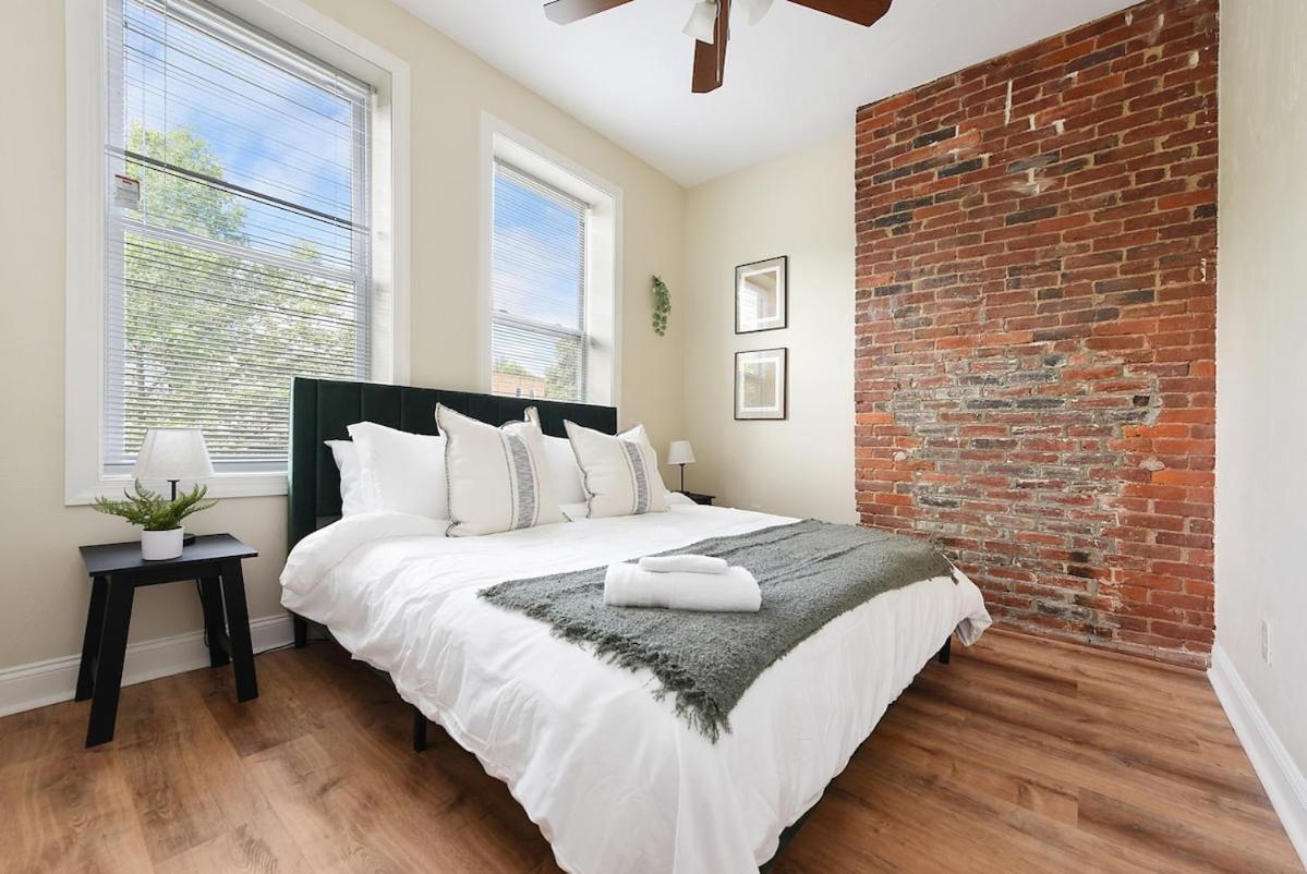 Apartment 9 Bedroom House With King-sized Bed Near Bakery Square Pittsburgh