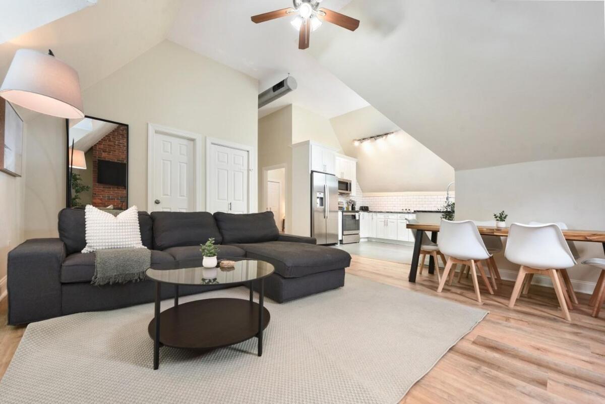 9 Bedroom House With King-sized Bed Near Bakery Square *