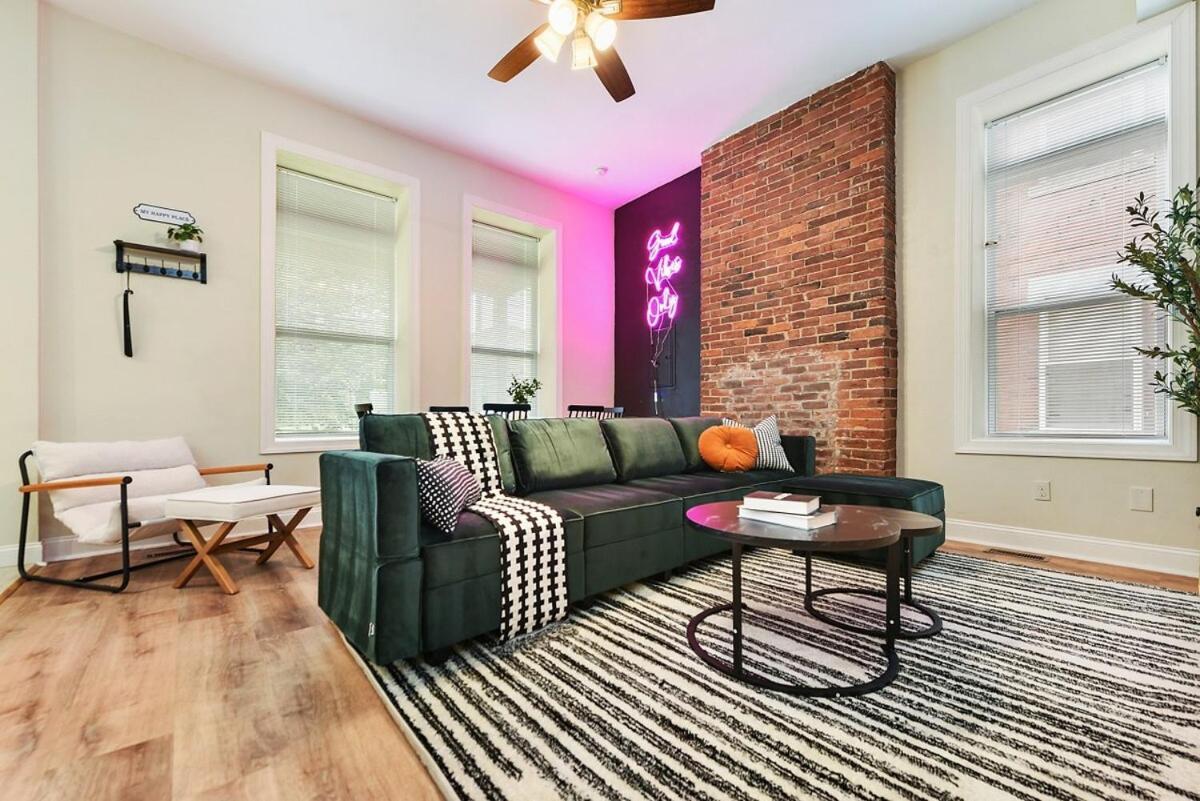 Apartment 9 Bedroom House With King-sized Bed Near Bakery Square *
