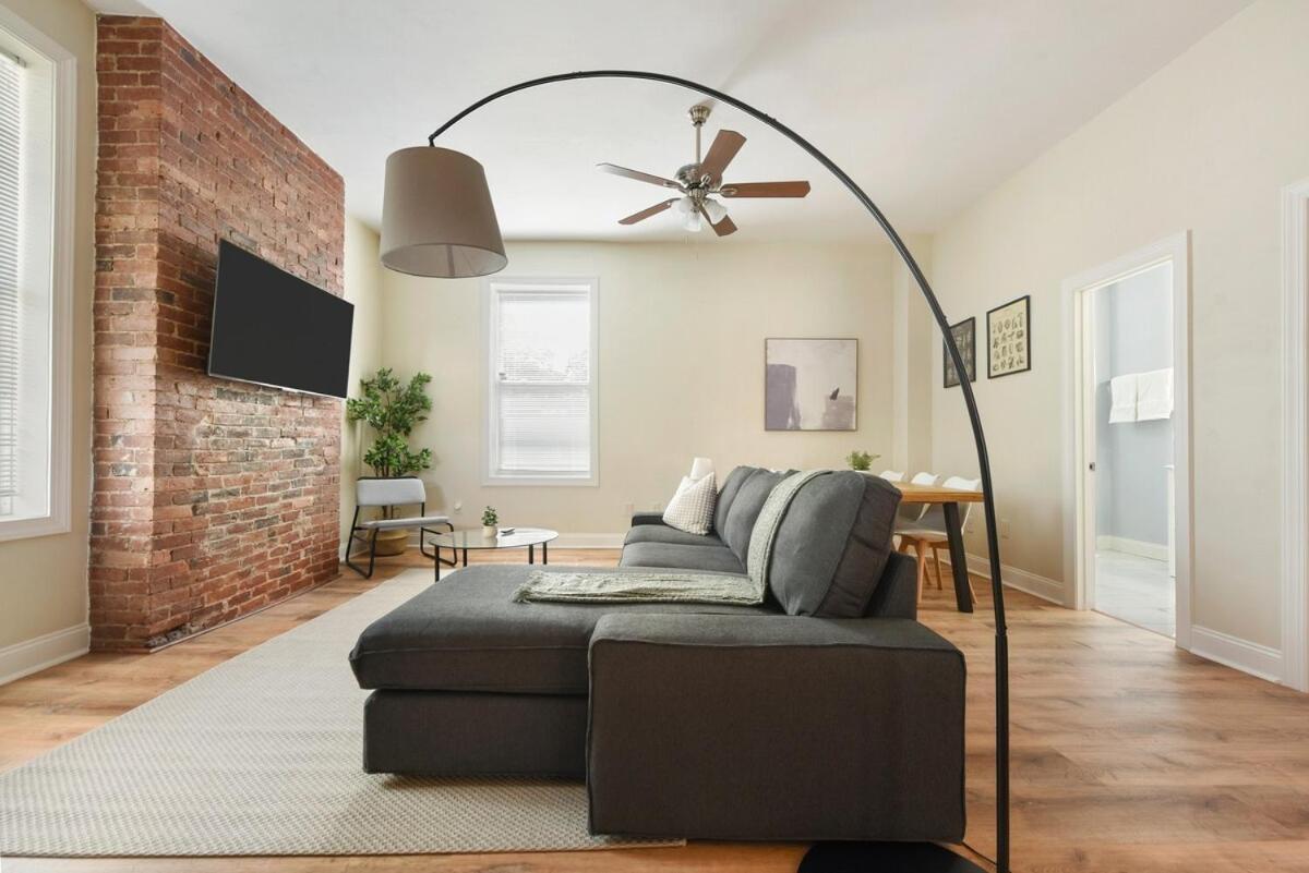 9 Bedroom House With King-sized Bed Near Bakery Square Apartment